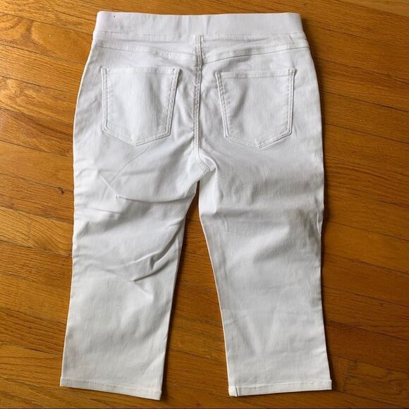 — Hannah — Beautiful Small White Capris NWT  - Picture 7 of 11